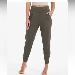 Vuori Lux at Ease pant